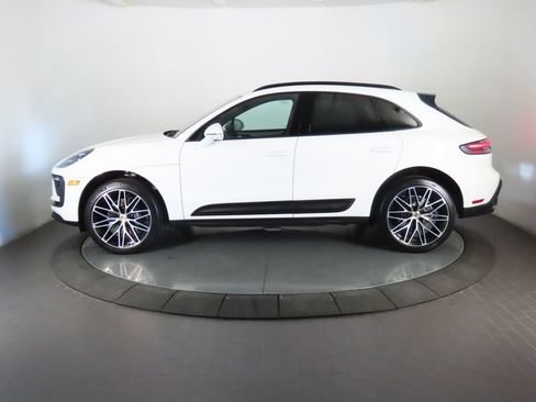 Certified 2026 Porsche Macan AWD/4WD image 2