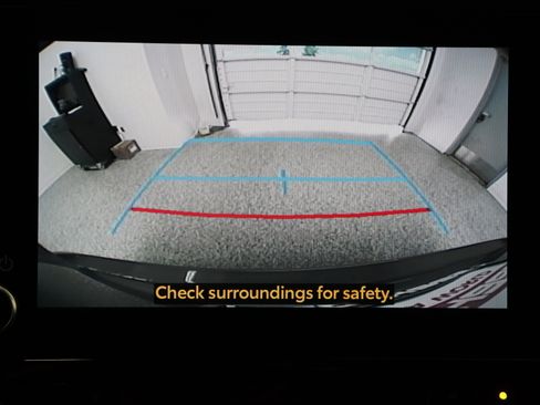 Used 2025 Toyota Highlander LE image 21