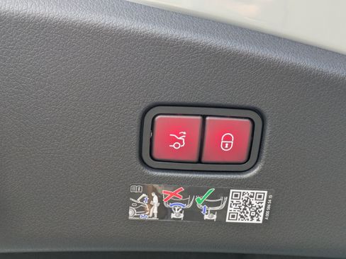 New 2026 Mercedes-Benz CLE 53 AMG 4MATIC Coupe image 13