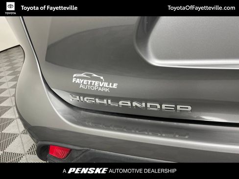 Certified 2026 Toyota Highlander XLE AWD/4WD image 4