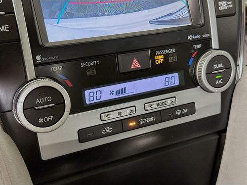 Used 2014 Toyota Camry XLE image 16