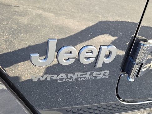 Used 2021 Jeep Wrangler Unlimited Sahara image 28