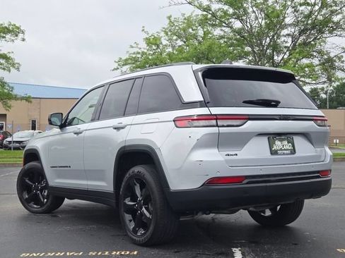 Used 2024 Jeep Grand Cherokee Altitude AWD/4WD image 21