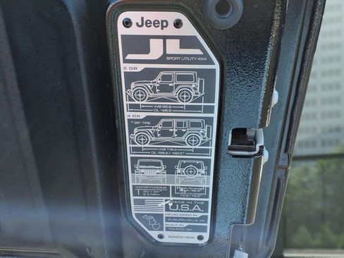 Used 2024 Jeep Wrangler Unlimited Rubicon AWD/4WD image 12