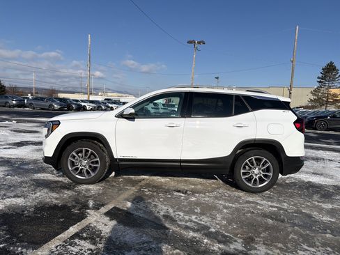 Used 2022 GMC Terrain SLT w/ Tech Package image 9