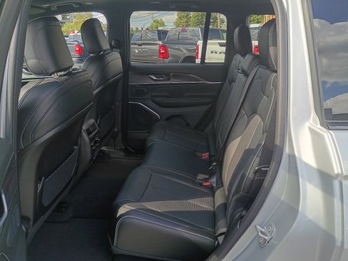 New 2025 Jeep Grand Cherokee Overland w/ Trailer Tow Package AWD/4WD image 10