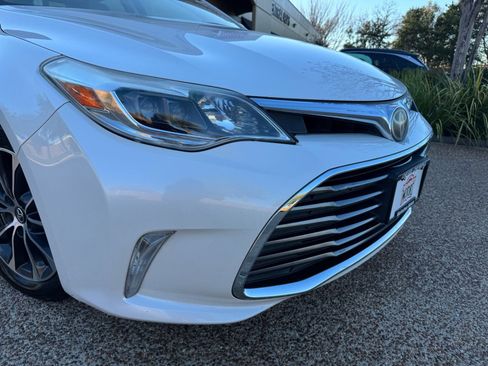 Used 2018 Toyota Avalon XLE image 2