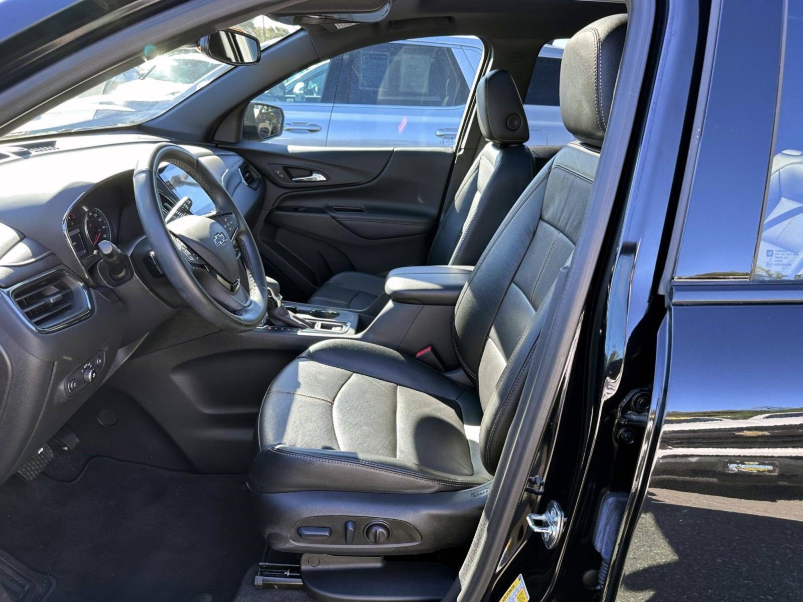 Used 2024 Chevrolet Equinox Premier AWD/4WD image 12