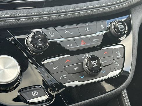 New 2026 Chrysler Pacifica Limited image 22