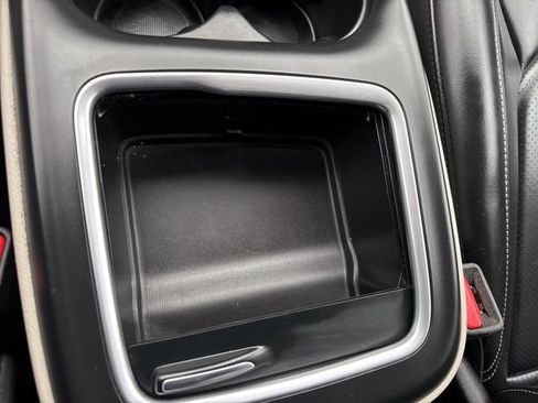 Used 2023 Chrysler Pacifica Touring-L image 32