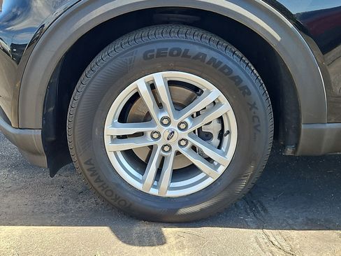 Used 2023 Ford Explorer XLT w/ Equipment Group 202A RWD image 10