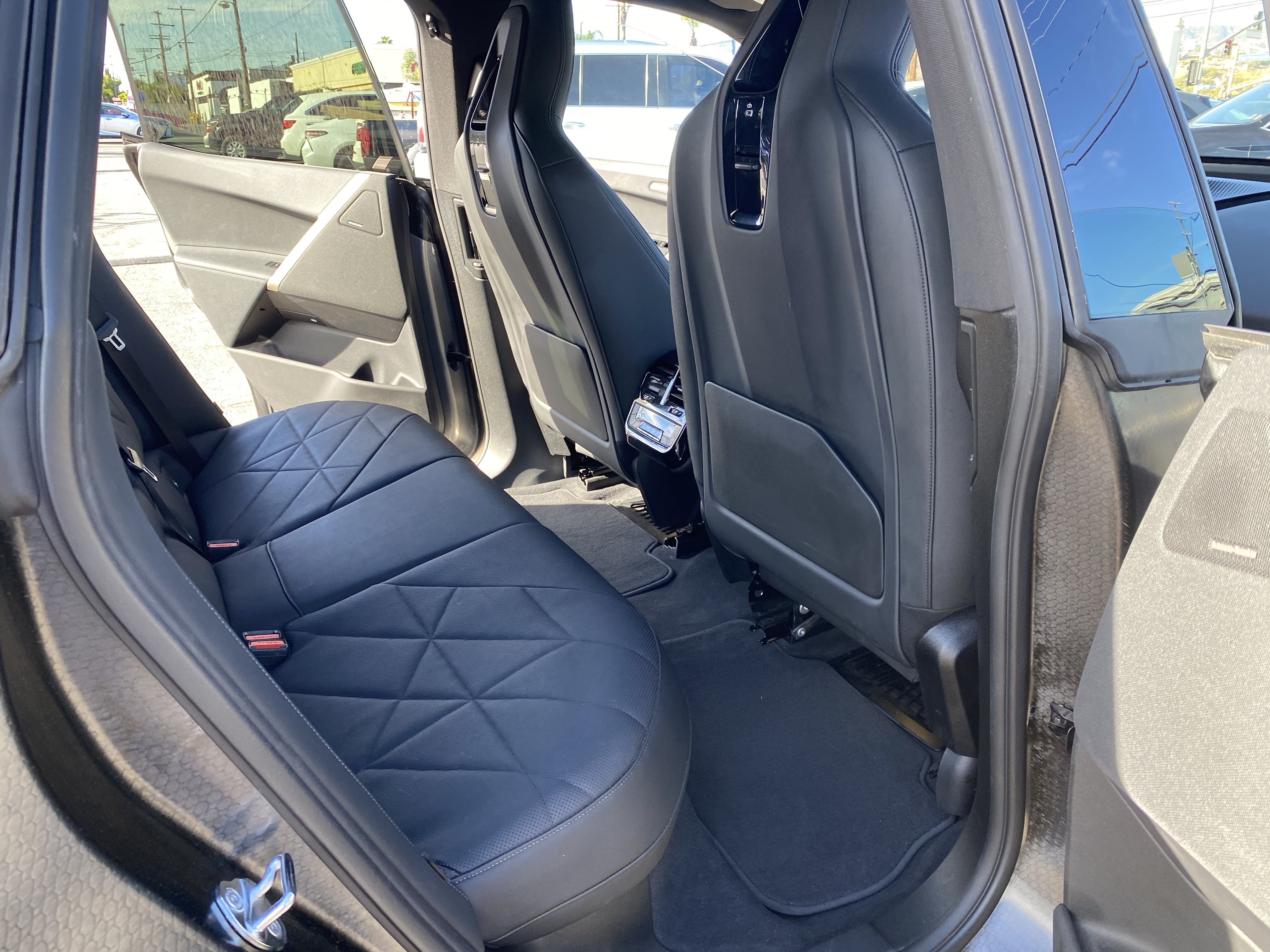 Used 2024 BMW iX xDrive50 w/ Premium Package AWD/4WD image 24