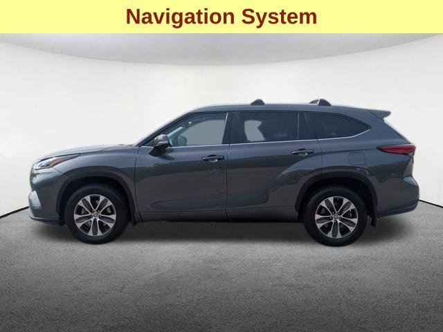 Used 2023 Toyota Highlander XLE AWD/4WD image 7