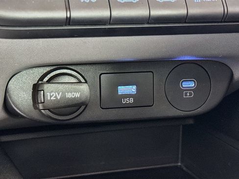 Used 2024 Hyundai Elantra SE FWD image 17