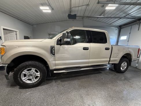 Used 2017 Ford F250 XLT w/ XLT Value Package AWD/4WD image 6