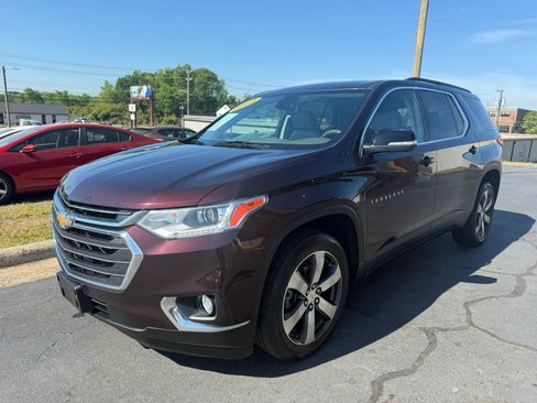 Used 2021 Chevrolet Traverse LT w/ LT Premium Package image 3