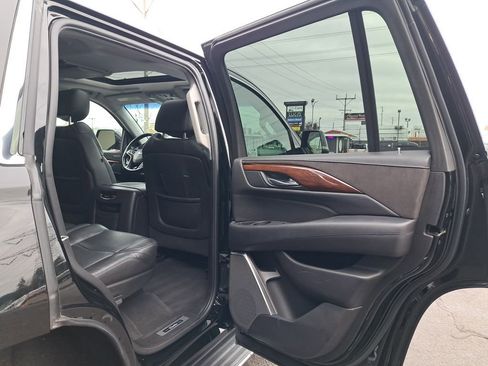 Used 2018 Cadillac Escalade Luxury image 14