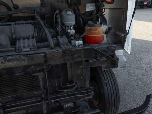 Used 2017 Ford E-350 and Econoline 350 Super Duty image 13