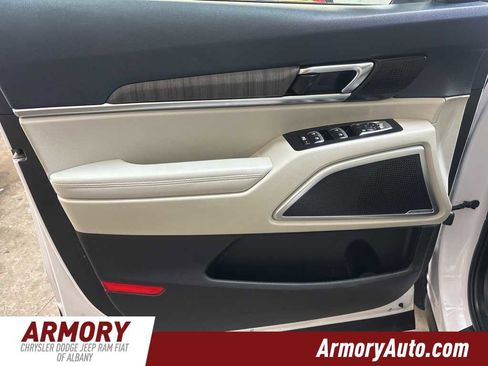 Used 2023 Kia Telluride EX w/ EX Captain's Chair Package image 7