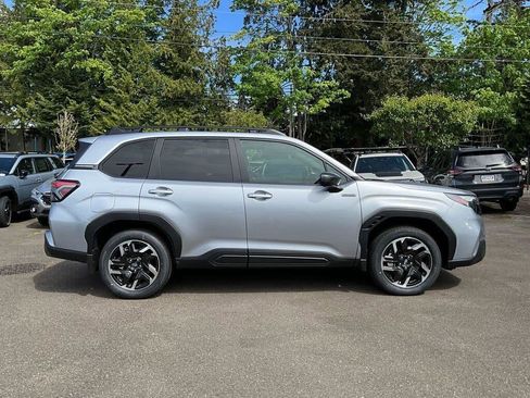 Used 2025 Subaru Forester Premium AWD/4WD image 8