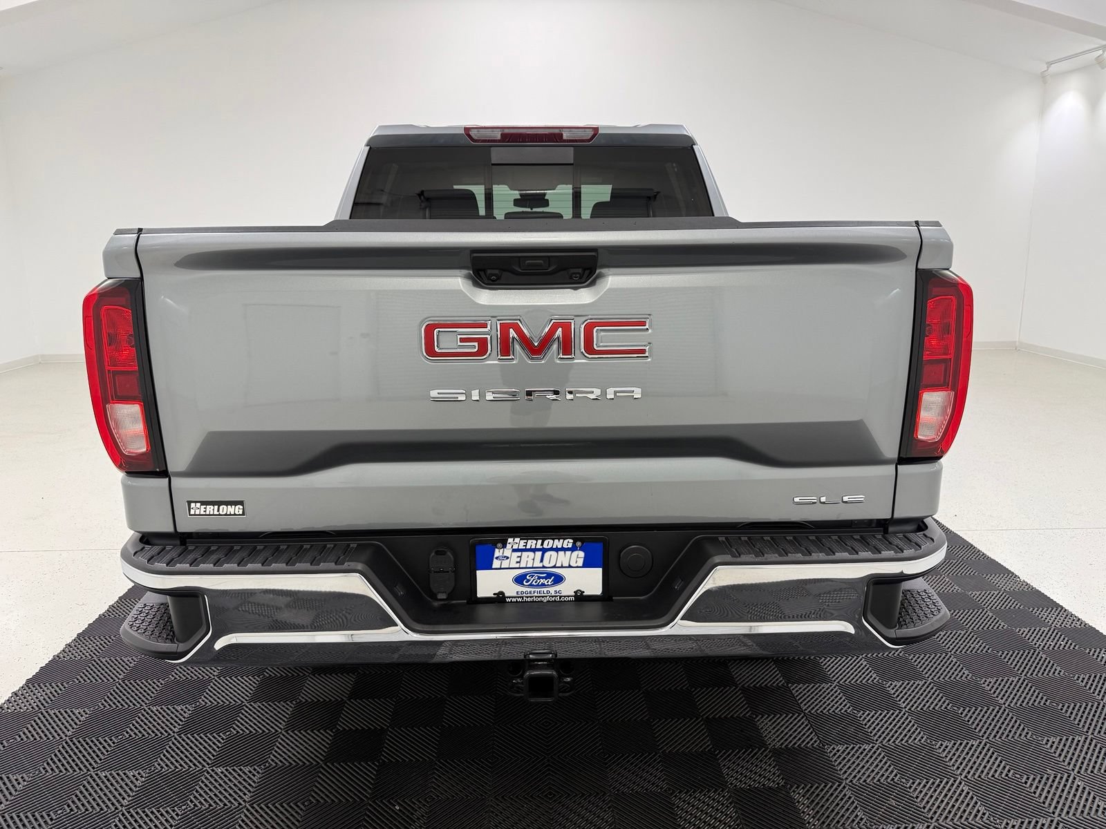 Used 2026 GMC Sierra 1500 SLE w/ Preferred Package RWD image 6