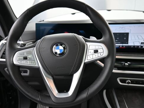 Used 2025 BMW X7 xDrive40i w/ Premium Package image 12