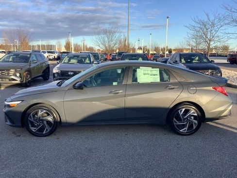 Certified 2025 Hyundai Elantra SEL image 8