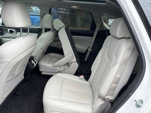 Used 2023 Kia Sorento SX Prestige w/ Panoramic Sunroof Package image 11