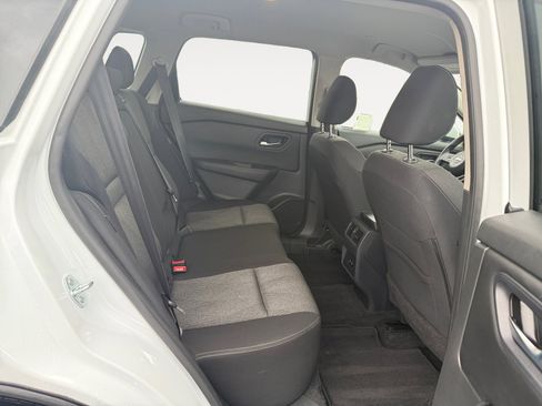 Used 2024 Nissan Rogue SV image 18