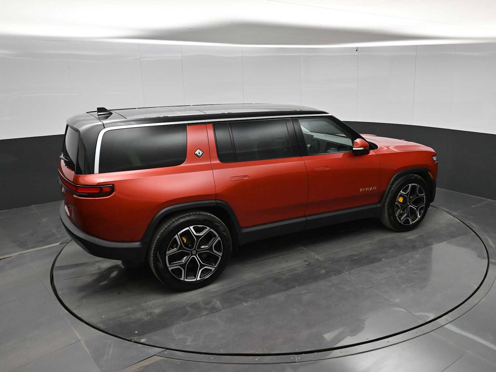 Used 2023 Rivian R1S Adventure Quad AWD/4WD image 32