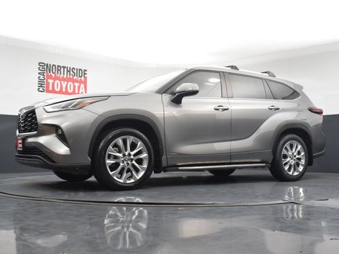 Used 2025 Toyota Highlander Limited AWD/4WD image 31