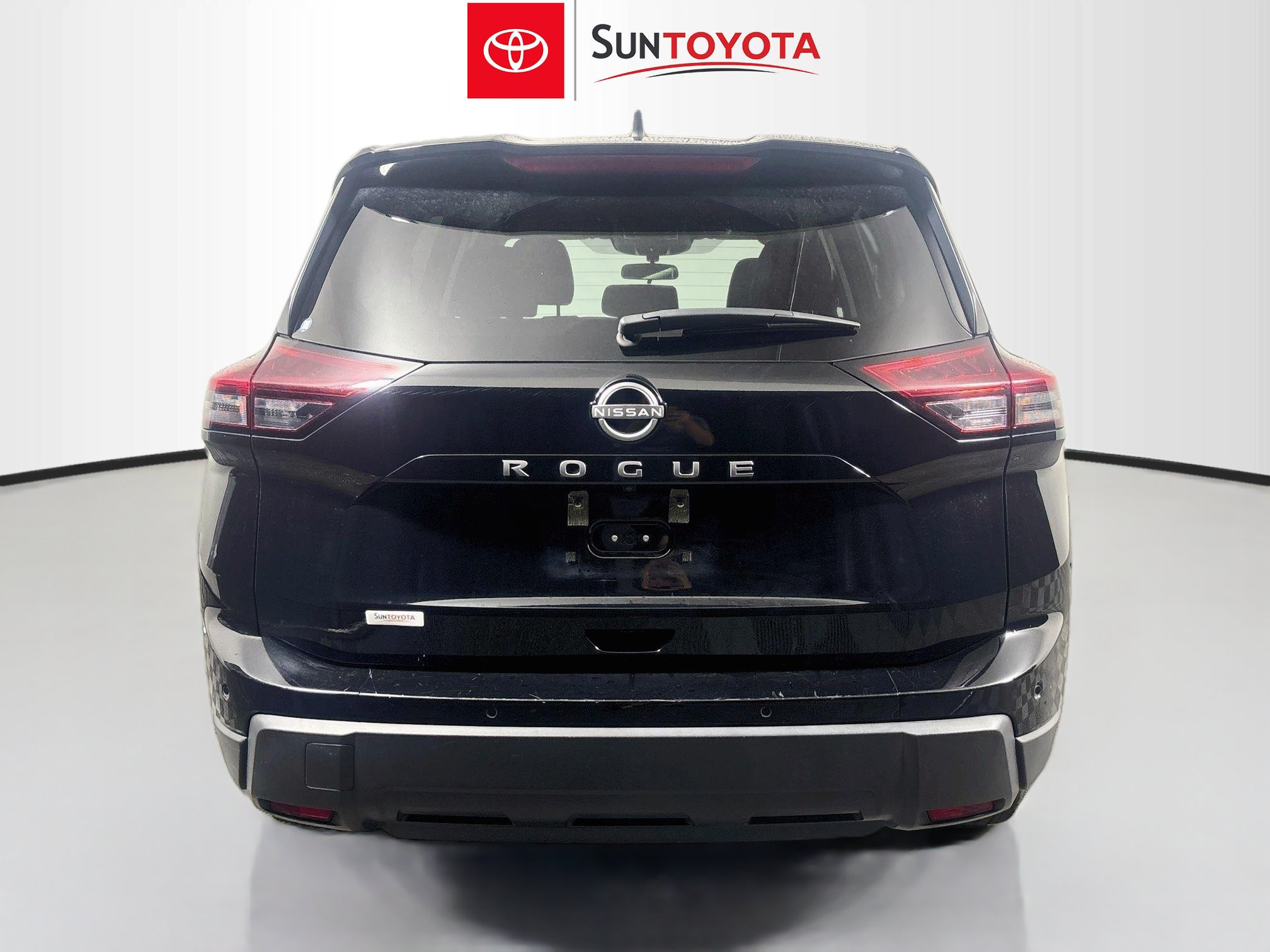 Used 2024 Nissan Rogue S FWD image 5