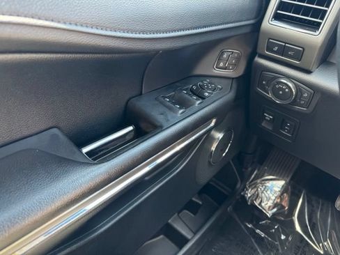 Used 2018 Ford Expedition XLT w/ Equipment Group 202A AWD/4WD image 37