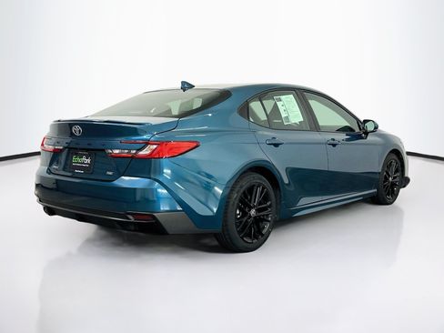 Used 2025 Toyota Camry SE FWD image 9