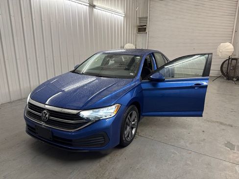 Used 2024 Volkswagen Jetta SE FWD image 34