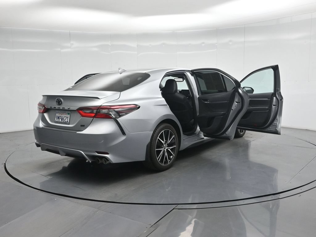 Used 2024 Toyota Camry SE w/ Convenience Package FWD image 5