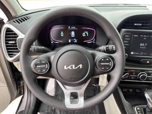 Used 2023 Kia Soul LX FWD image 17