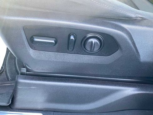 Used 2021 Chevrolet Silverado 1500 LT image 18