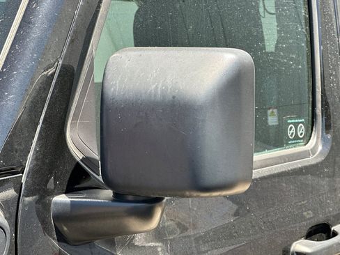 Used 2025 Jeep Wrangler Unlimited Sahara AWD/4WD image 11