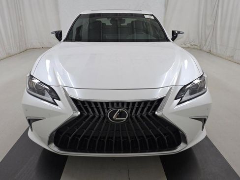 Used 2025 Lexus ES 300h w/ Premium Package FWD image 2