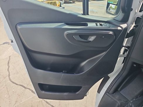 Used 2025 Mercedes-Benz Sprinter 2500 image 29