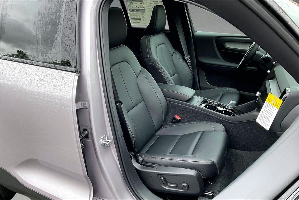 New 2026 Volvo XC40 B5 Ultra w/ Protection Package Premier AWD/4WD image 12
