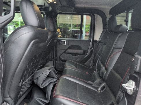 Used 2023 Jeep Gladiator Rubicon w/ Cold Weather Group AWD/4WD image 6