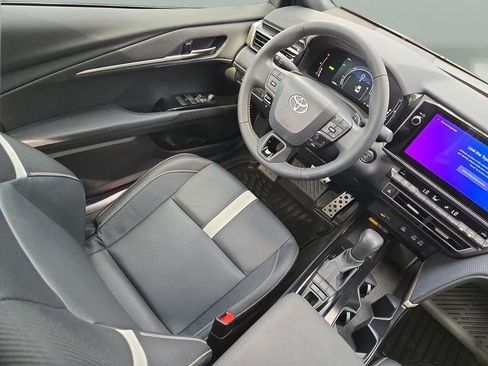 Used 2025 Toyota Camry SE w/ Multimedia Upgrade Package FWD image 15