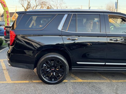Used 2021 GMC Yukon Denali w/ Denali Premium Package image 9