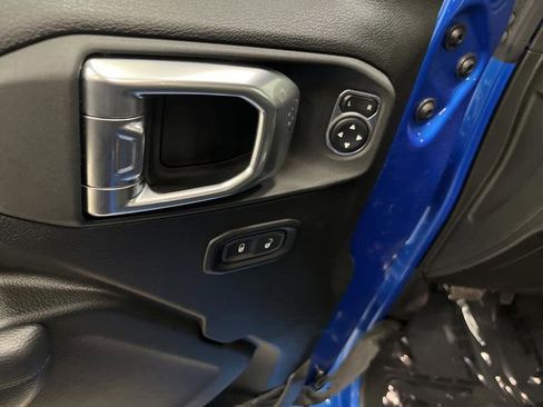 Used 2024 Jeep Wrangler Unlimited image 27