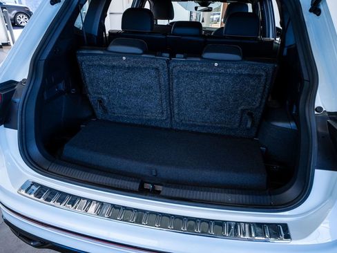 Used 2023 Volkswagen Tiguan SE R-Line image 55