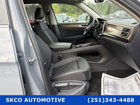 Used 2025 Volkswagen Atlas SE AWD/4WD image 13
