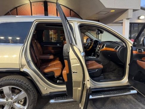 Used 2011 Jeep Grand Cherokee Overland image 9