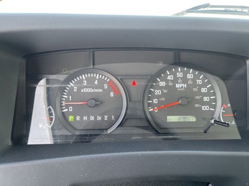 Used 2020 Isuzu NPR image 14